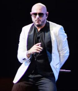 Pitbull hace bailar al Tecate Emblema; así concluyó el festival